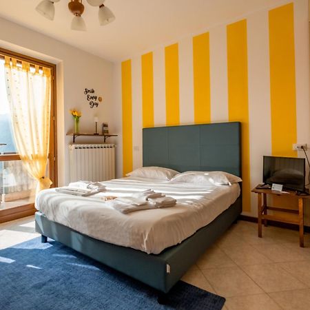 Happy Guest Apartments - Lake Panorama & Pool Riva di Solto Exterior foto