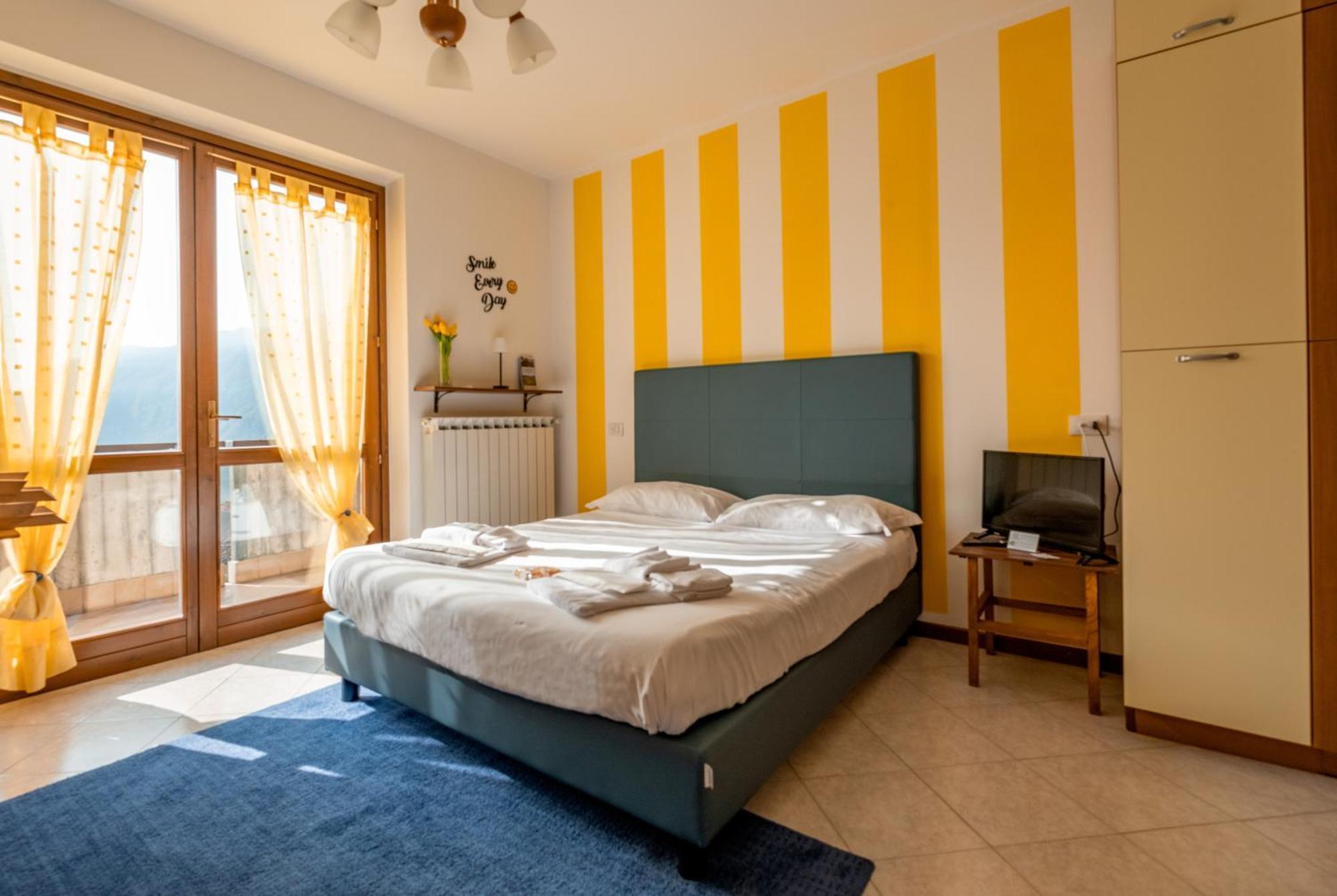 Happy Guest Apartments - Lake Panorama & Pool Riva di Solto Exterior foto